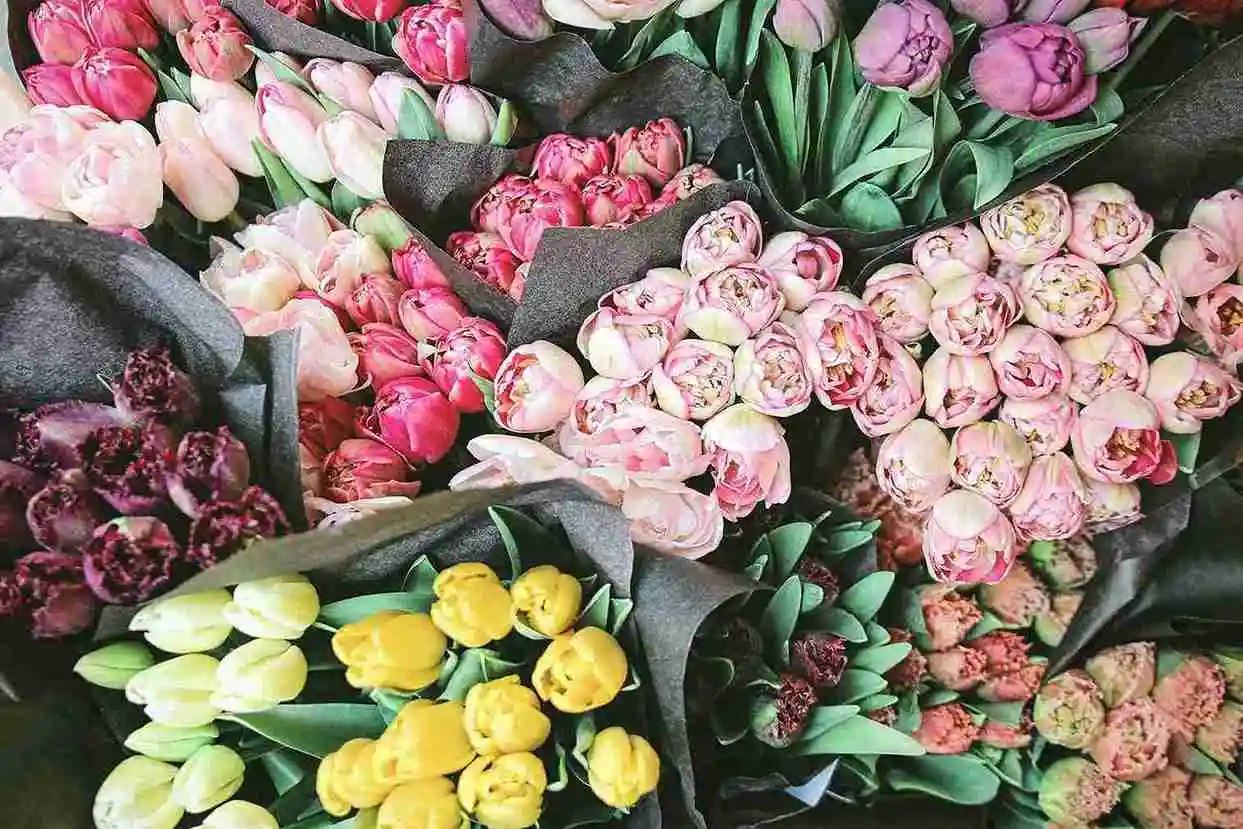 Artisanal floral arrangement 1